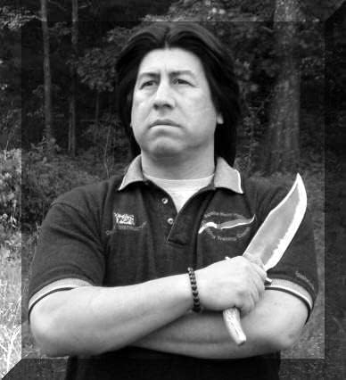 Апачи нож се бори со Роберт Редфедер