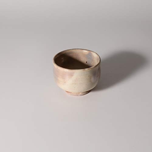 Купот на Гвиноми со дрвена кутија направена од Киен Канета. Јапонски керамички Хагијаки.