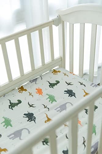 Лист за креветчиња со диносаурус со малку скок - бамбус муслин опремена лист за креветчиња за бебе за стандарден душек за креветчиња