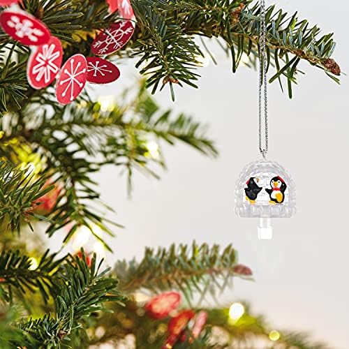 Hallmark Keepsake 1.3 Минијатурен Божиќен украс 2021, Mini Igloo Twirl-About Penguins, Motion