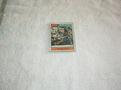 1976 година Рекордниот прекинувач на Топс 1975 година Хенк Арон Бејзбол картичка 1 во внатрешноста запечатена заштитна кутија - Екстремно