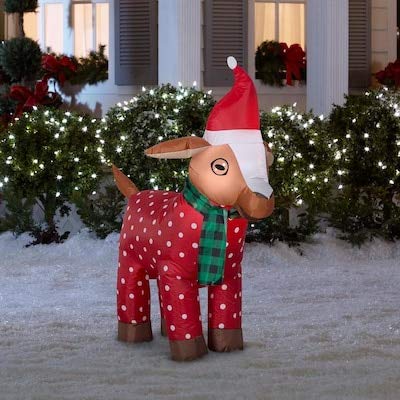 Gemmy 3,5ft надувување Божиќна коза со шал и Дедо Мраз затворен/отворено декорација на одмор