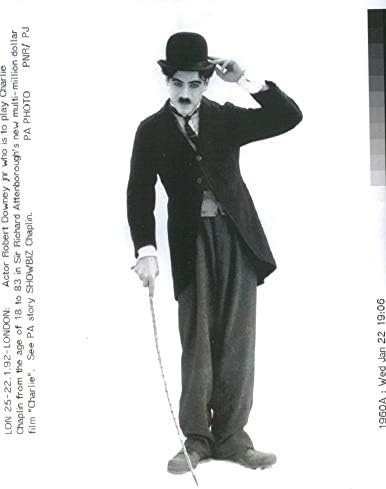 Гроздобер фотографија на Роберт Дауни rуниор како Чарли Чаплин