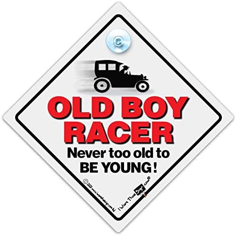 Момче тркач автомобил знак момче тркач никогаш не е премногу стар за да биде млад знак за вшмукување на автомобили за вшмукување на автомобил