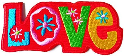 Црвените loveубовни цвеќиња го сакаат мирот хипи цртан филм лого извезено шиење на железо на лепенка за ранец од фармерки јакни облека