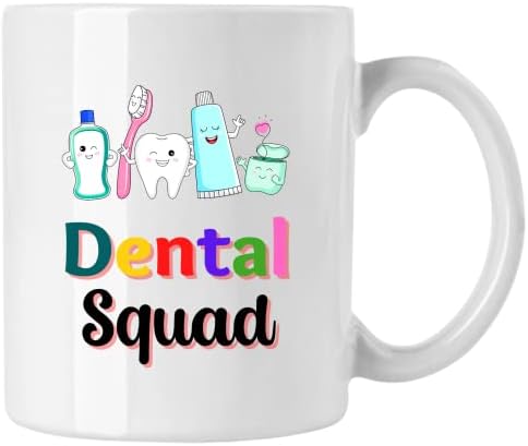 Кригла од стоматолошки екипа, стоматолог смешно заби кафе кригла