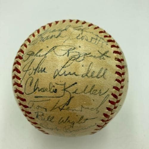 1946 година тимот на Yorkујорк Јанкис го потпиша Бејзбол во Американската лига oeо ДиМаџо ЈСА - Автограмирани бејзбол