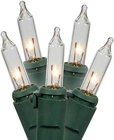 Mini Light Set Vickerman има 100 сијалички светла на зелена жица и 4 растојание на сијалицата за внатрешна/надворешна употреба, 33 ', чиста