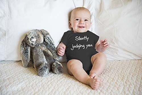 Тивко ве судејќи - шеф бебе сарказам - смешно слатко новороденче, едно парче бебешко тело