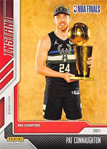 2021 година во Панини НБА шампиони Милвоки Бакс 5 Пат Конахтон со официјалниот официјален трофеј на Трофеј, НБА кошаркарска картичка, која ја