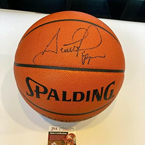 Скоти Пипен ја потпиша официјалната кошарка во НБА -играта со JSA COA - Автограмирани кошарка